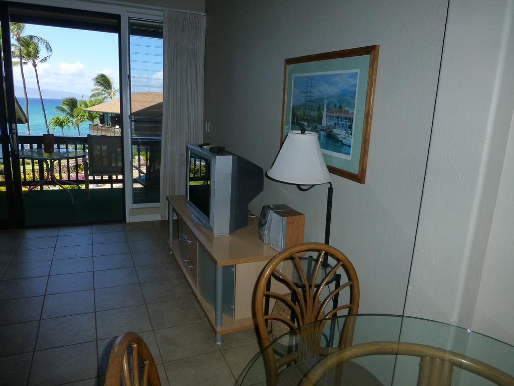 Mahina Surf 220 By Redawning Aparthotel Lahaina Exterior photo